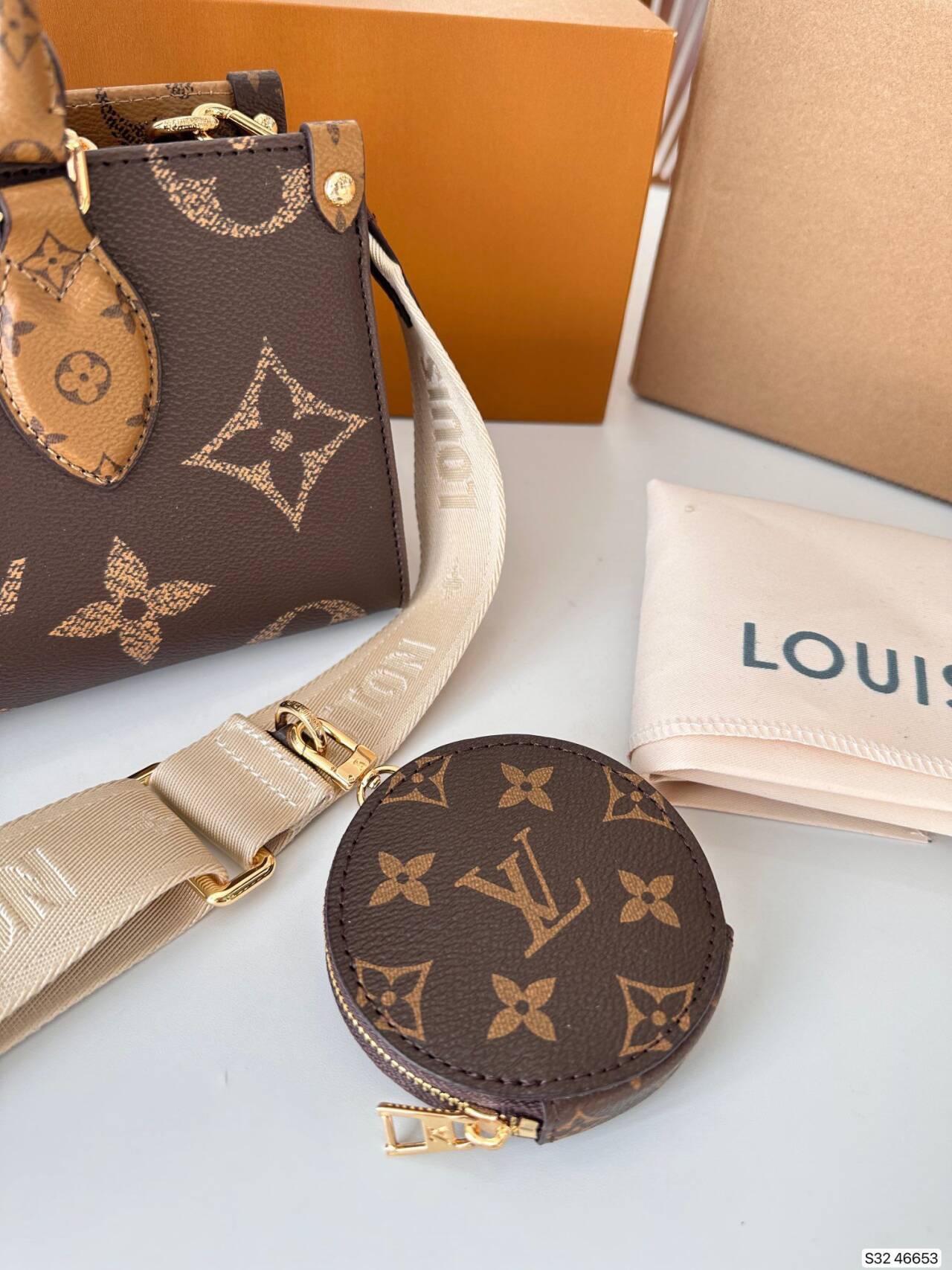 Louis Vuitton ONTHEGO EAST WEST handbag M46653