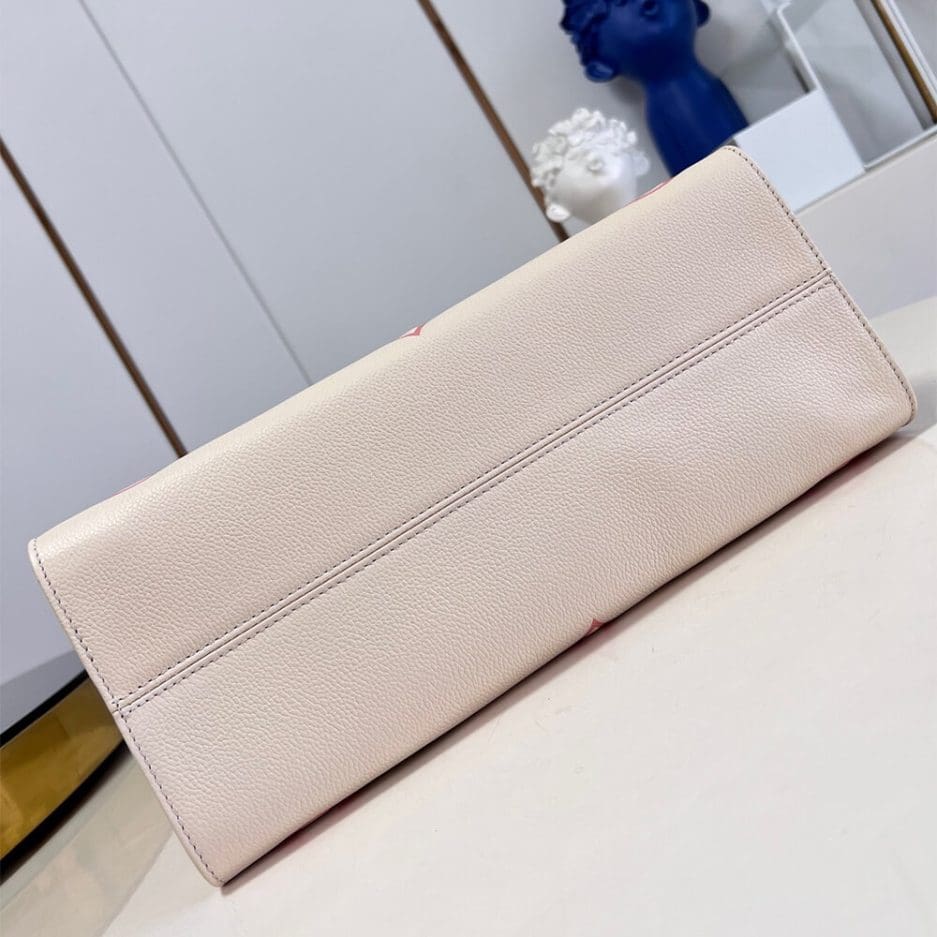 Louis Vuitton OnTheGo MM M21575