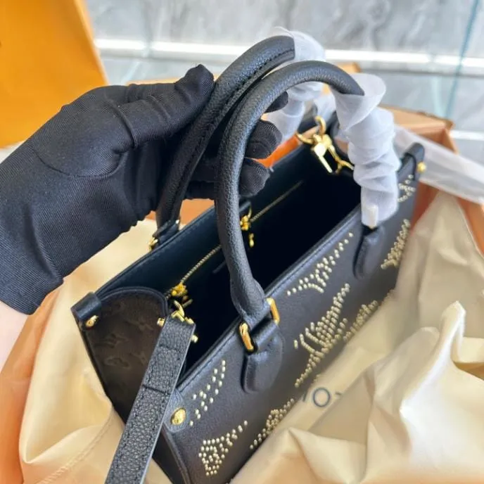 LOUIS VUITTON ONTHEGO PM BLACK