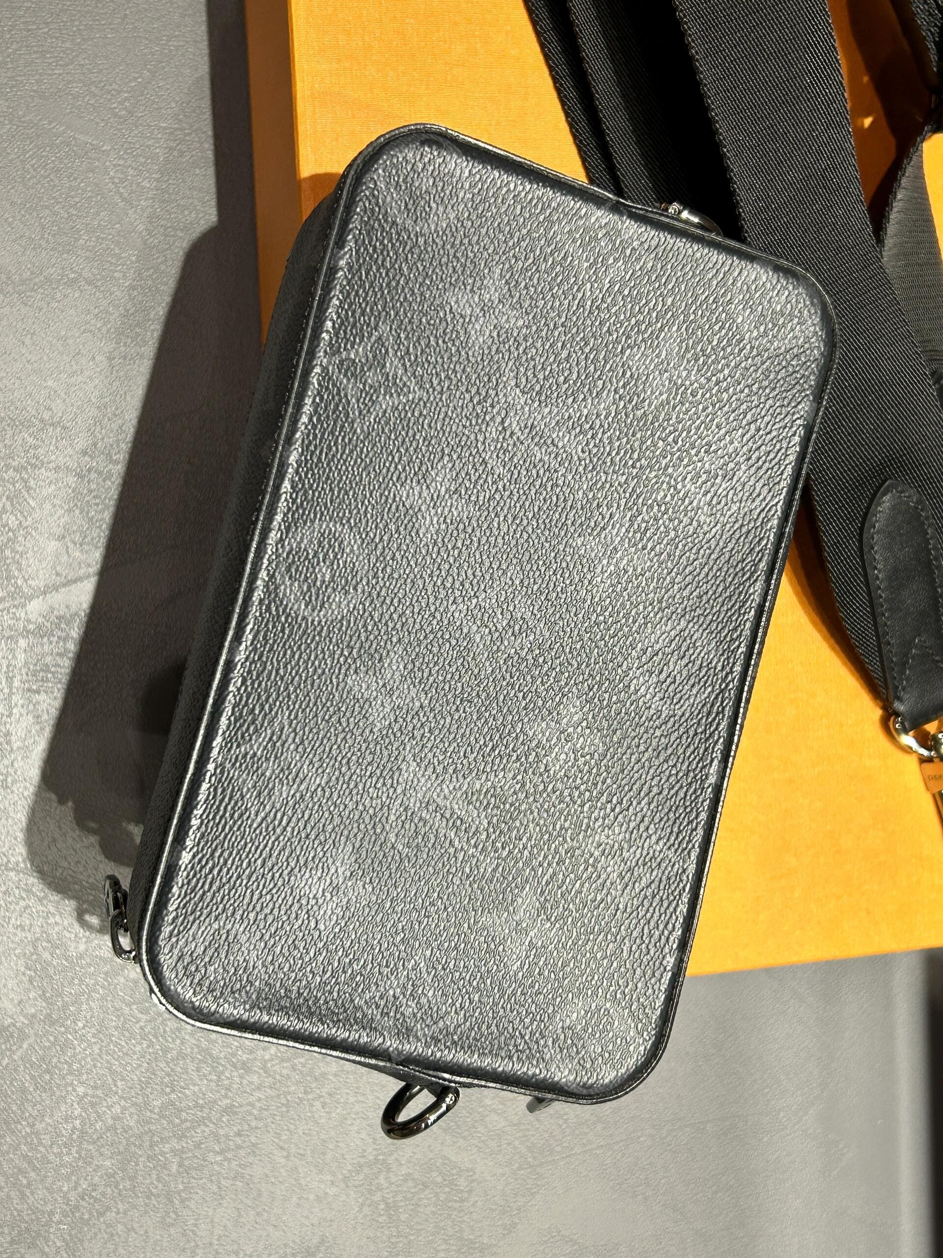 Louis Vuitton M80741 Alpha Wearable Wallet