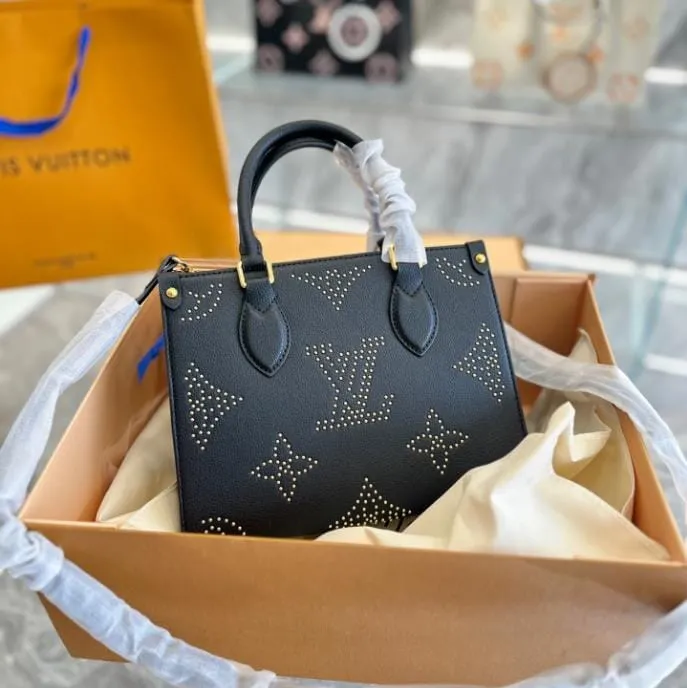 LOUIS VUITTON ONTHEGO PM BLACK