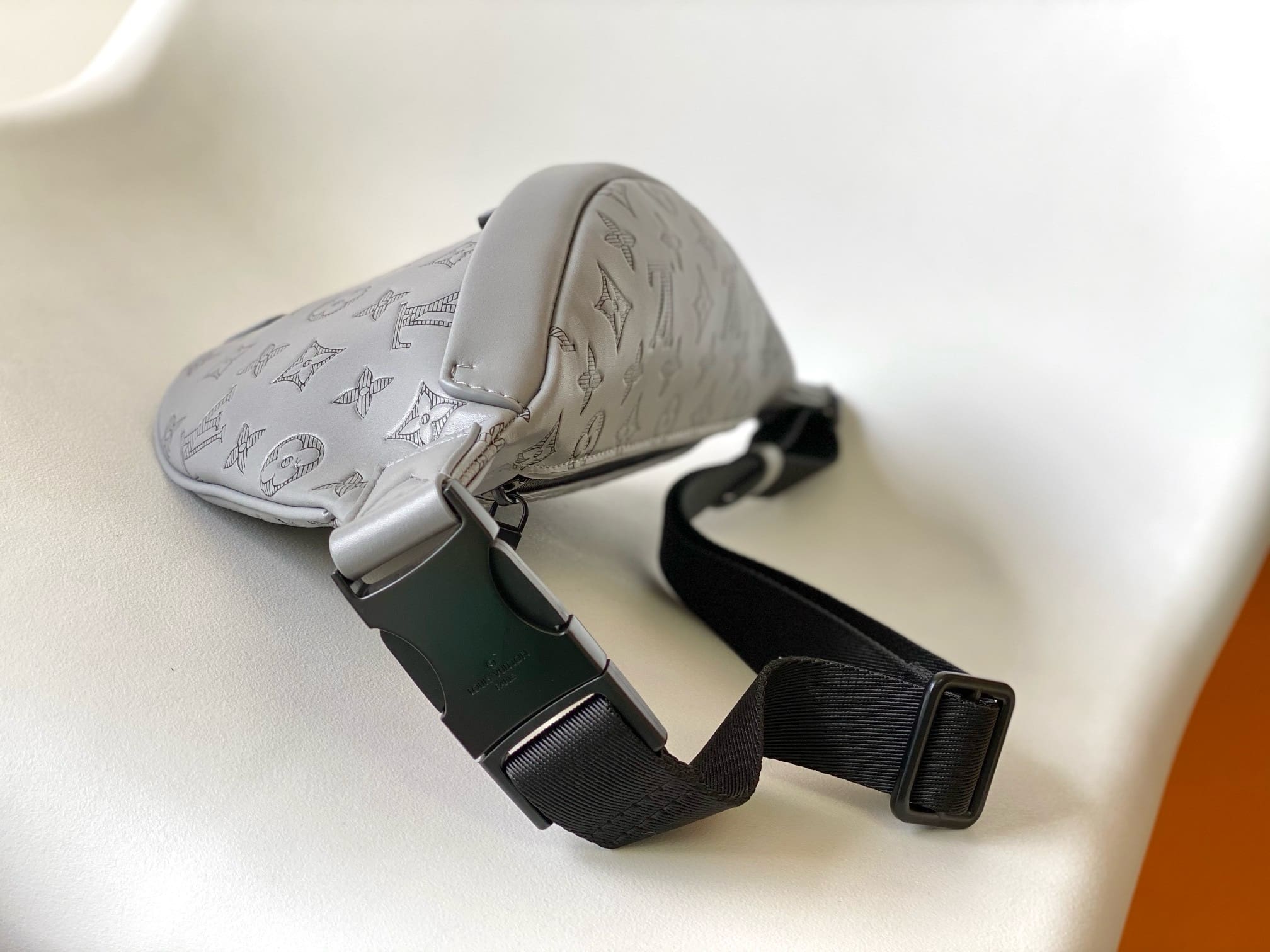 Louis Vuitton M46108 Discovery Bumbag