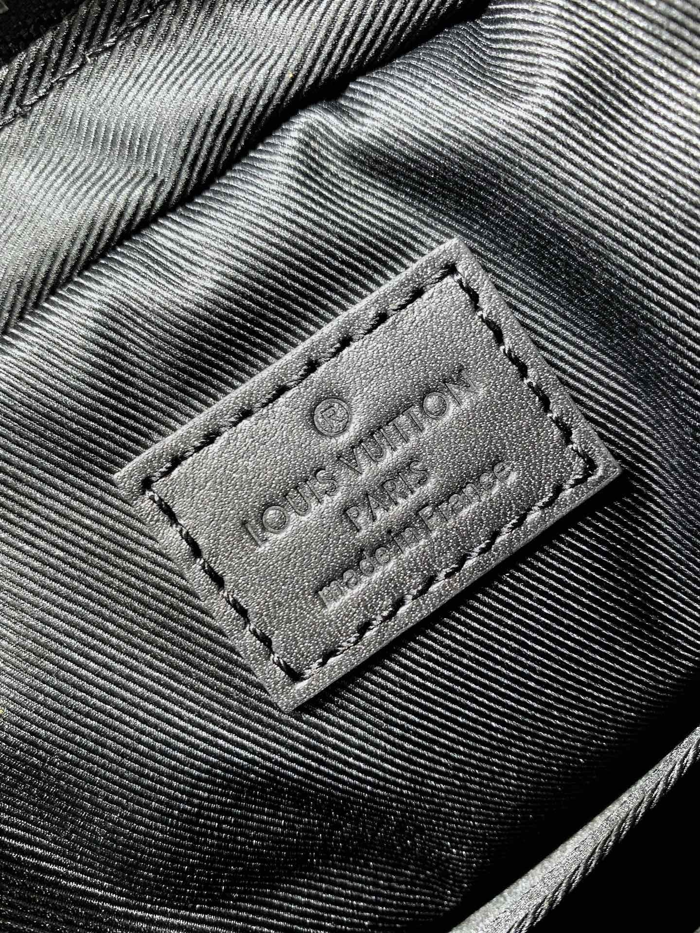 Louis Vuitton M69443 Trio Messenger