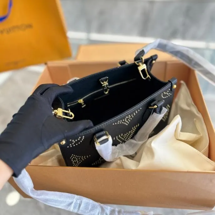 LOUIS VUITTON ONTHEGO PM BLACK