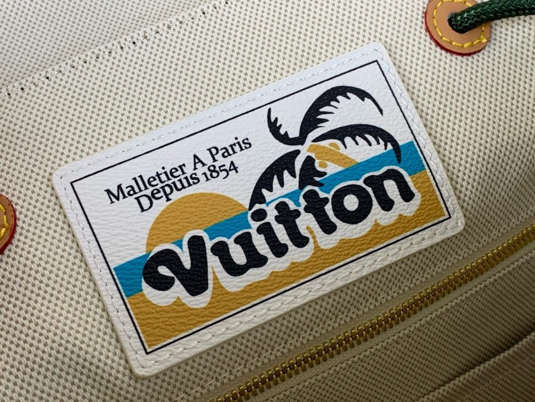 Louis Vuitton M24996 Christopher MM