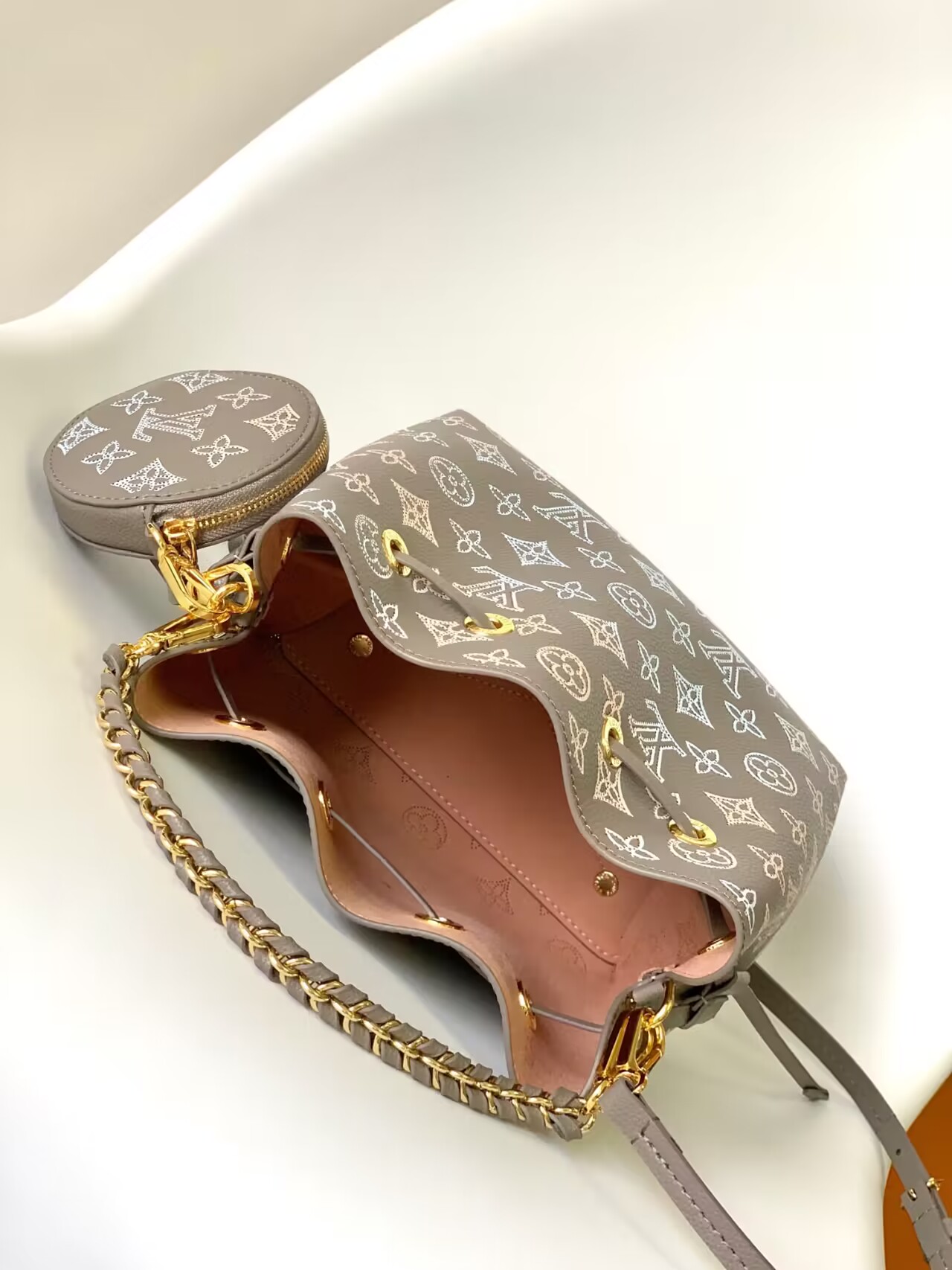 LOUIS VUITTON M23388 FLIGHT MODE BELLA