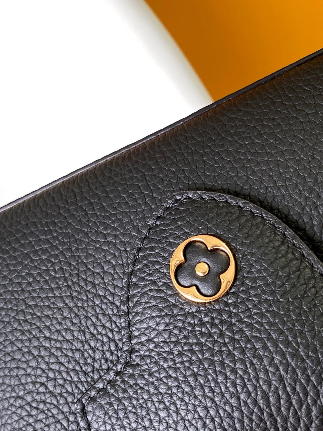 Louis Vuitton M23943 Capucines Mini