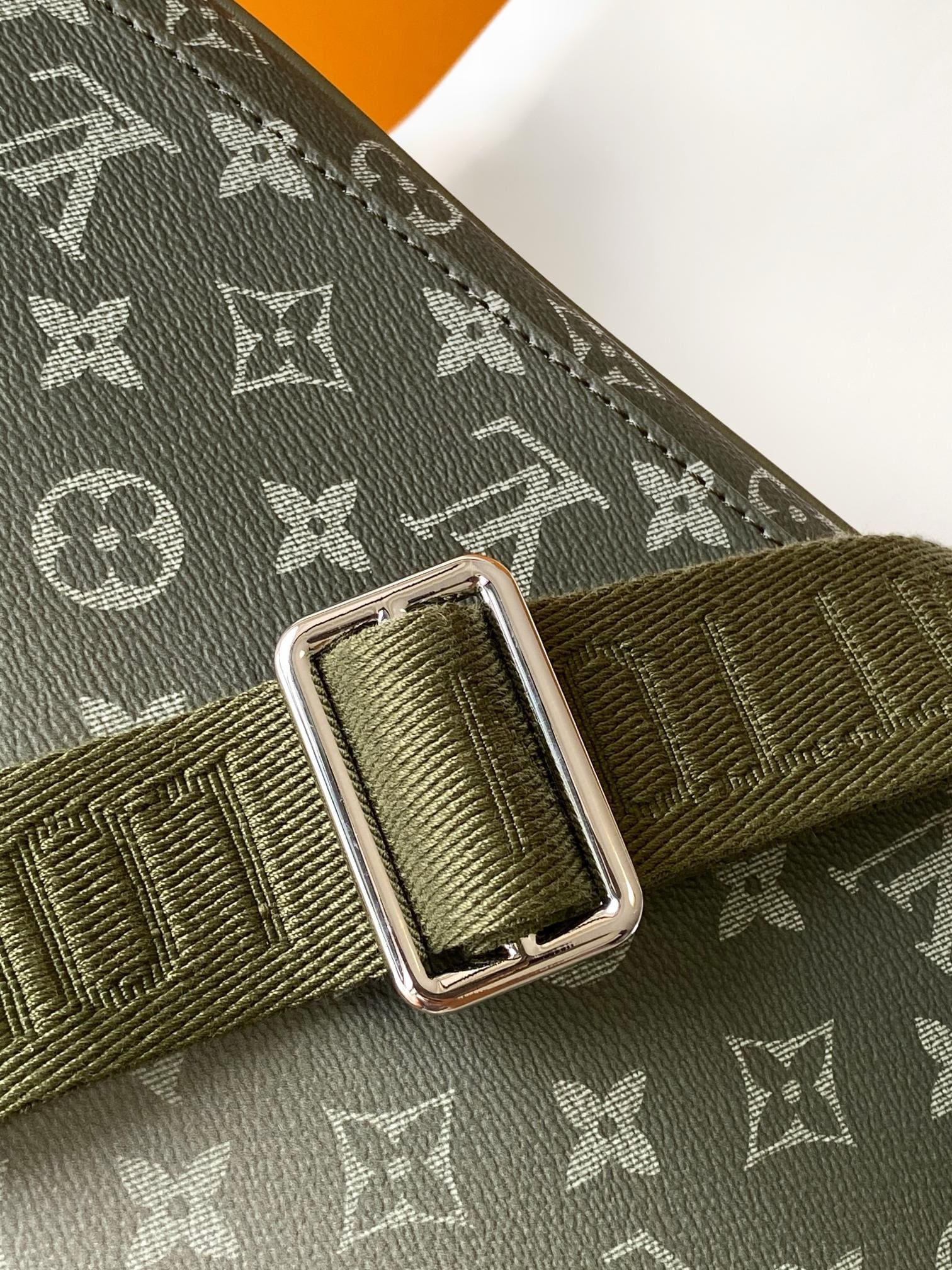 Louis Vuitton M11593 District PM