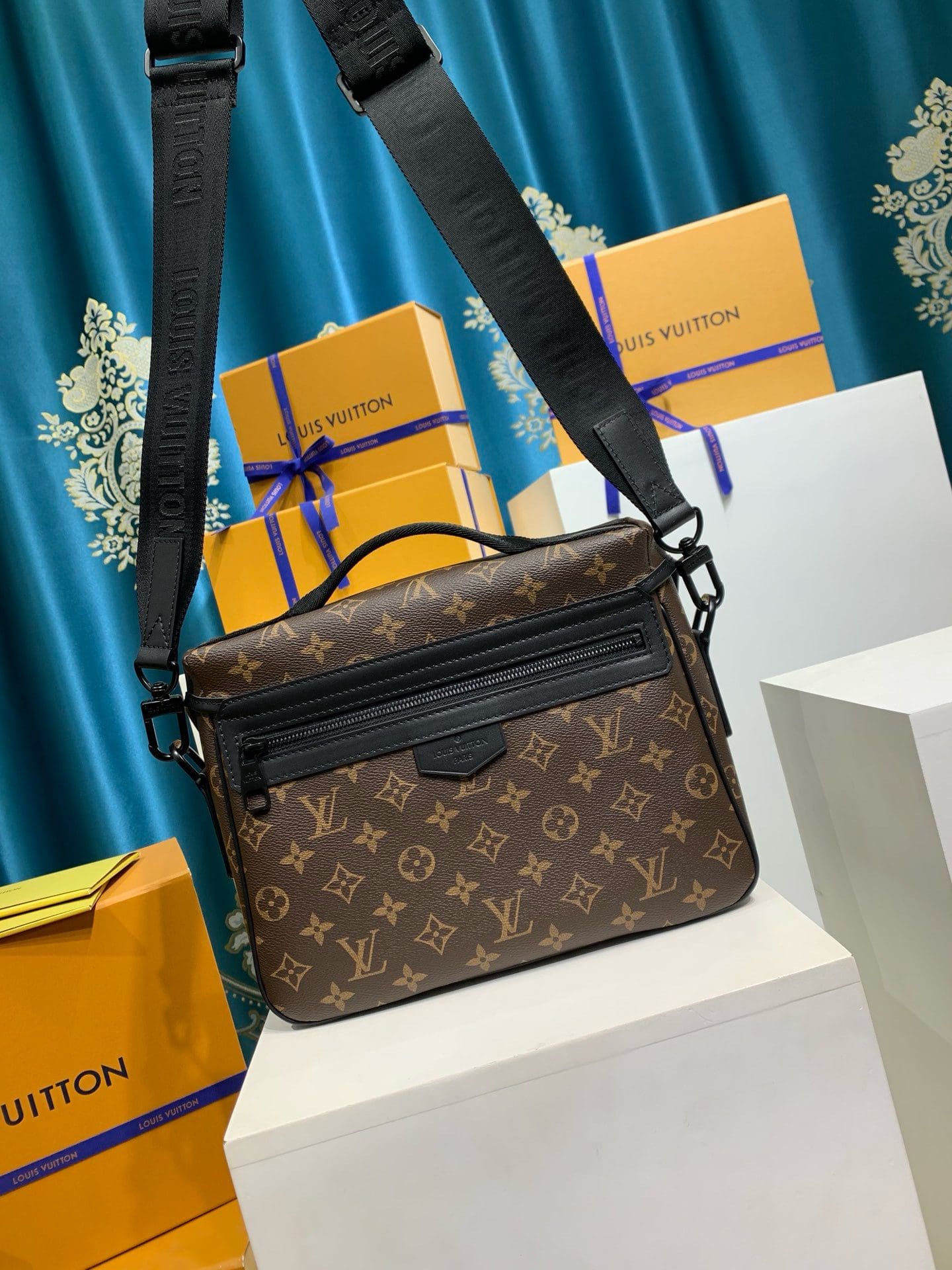 Louis Vuitton M46972 LV Trail Messenger