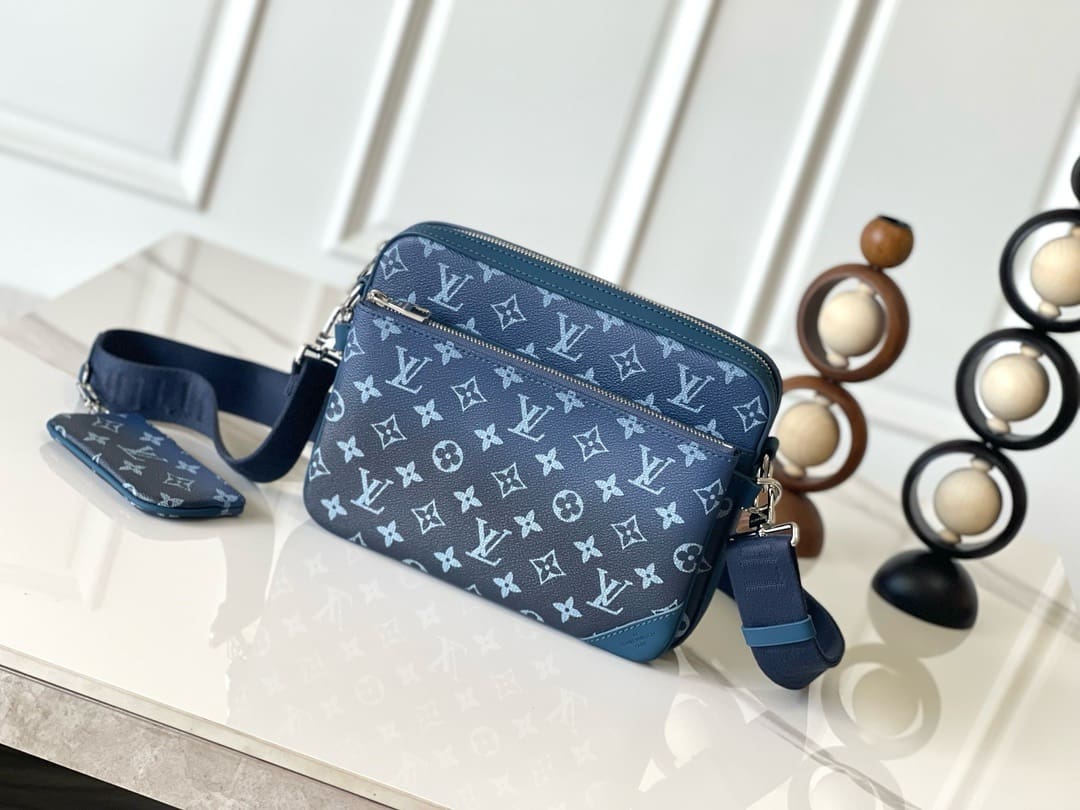 Louis Vuitton M11592 Trio Messenger