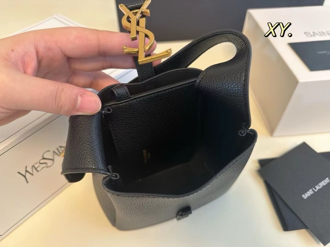 Saint Laurent LE 5 ?? 7 supple baby in grained leather