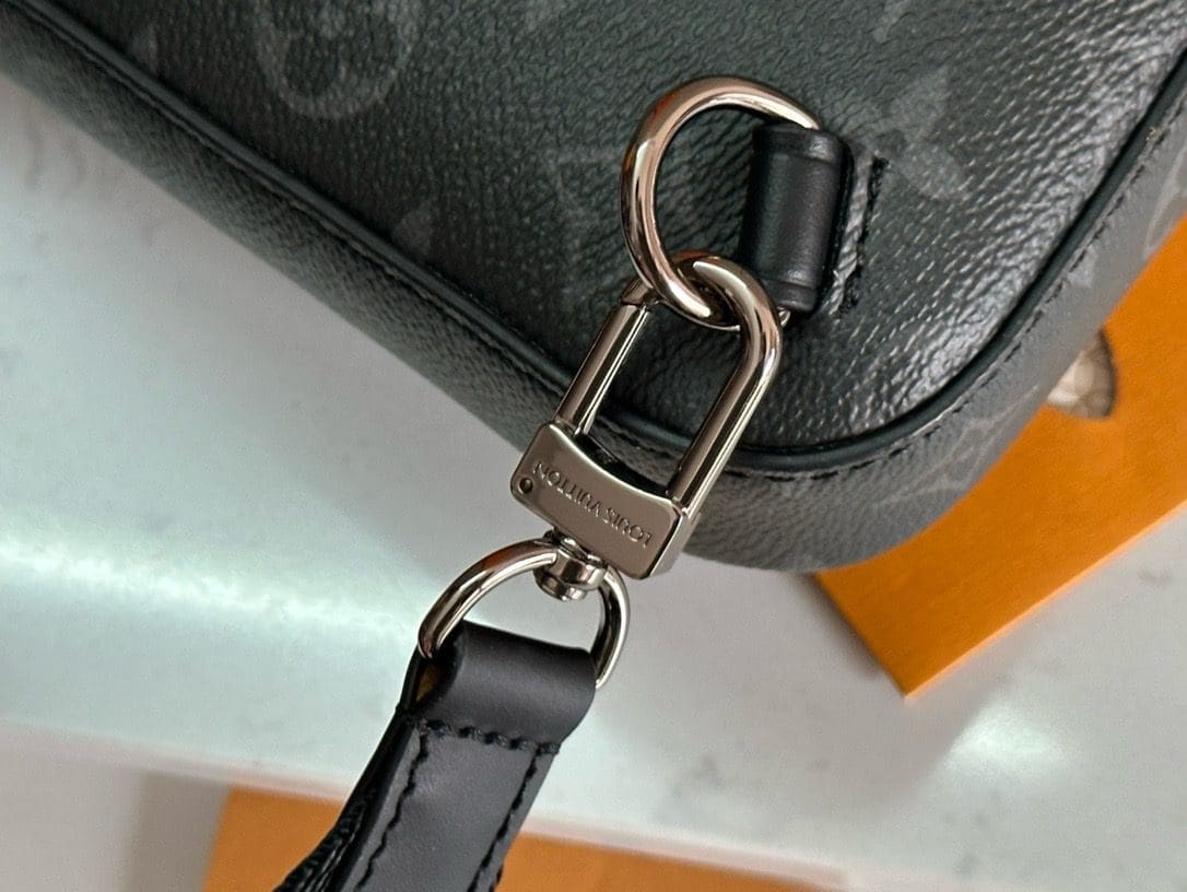 Louis Vuitton M47137 Avenue Slingbag