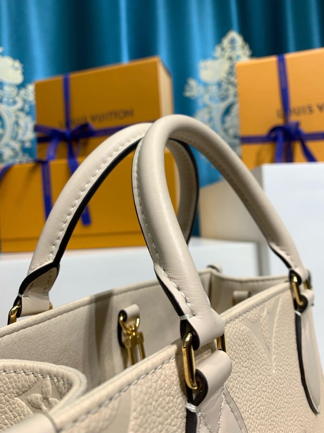 Louis Vuitton M46569 OnTheGo PM