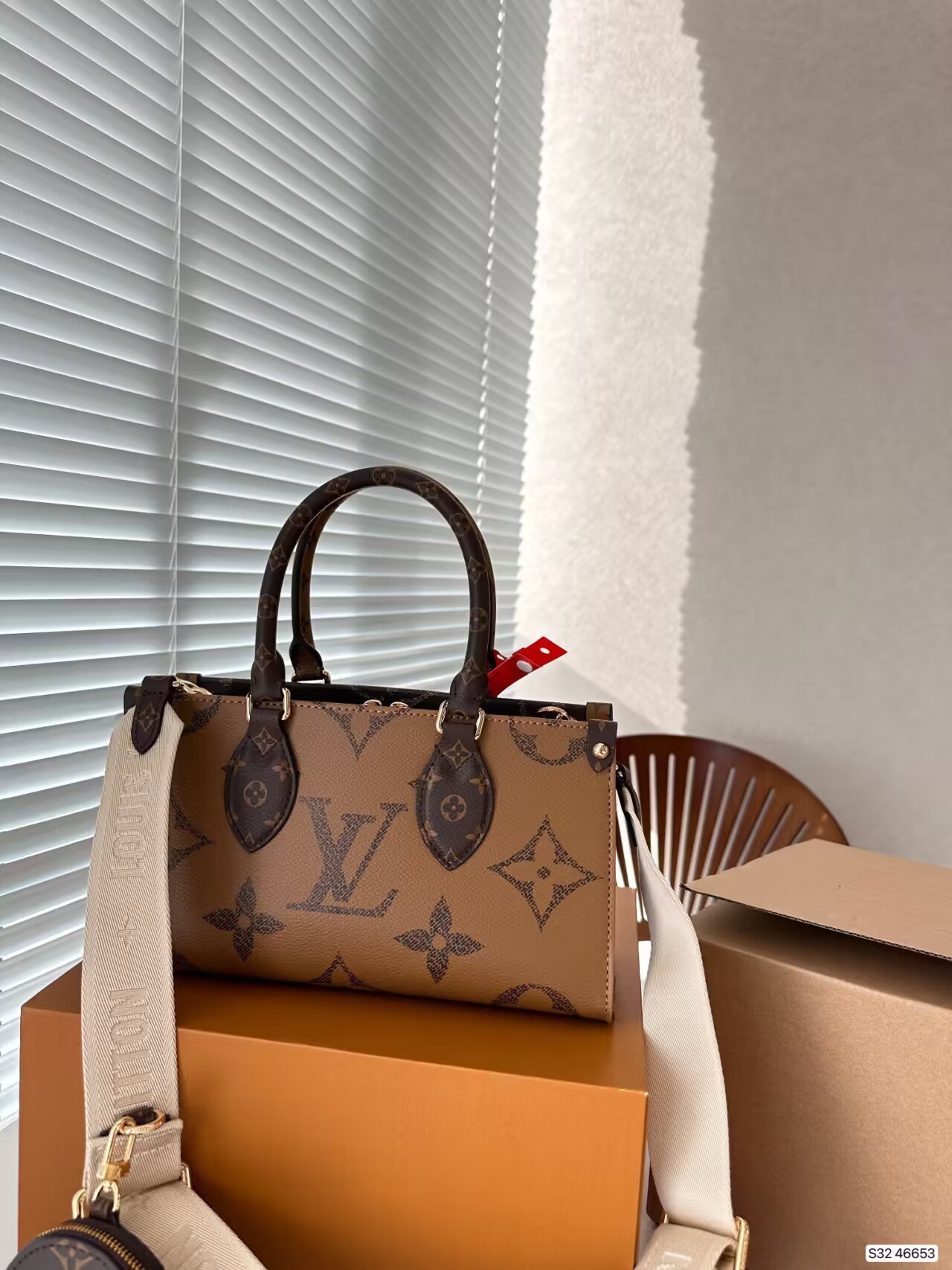 Louis Vuitton ONTHEGO EAST WEST handbag M46653