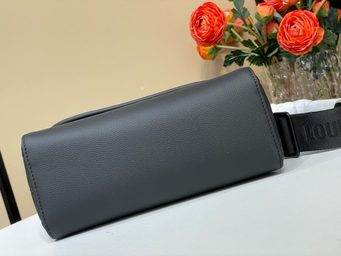 Louis Vuitton M14874 Pulse Messenger