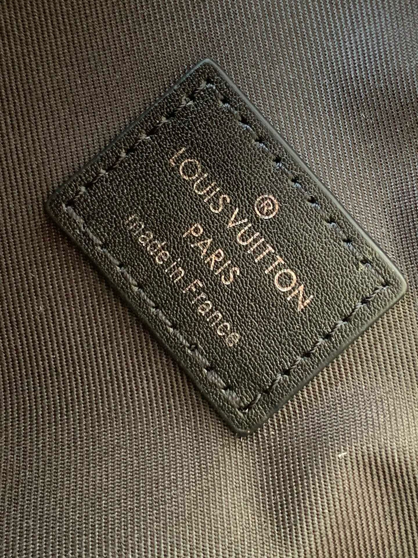 Louis Vuitton M81746 Steamer Wearable Wallet