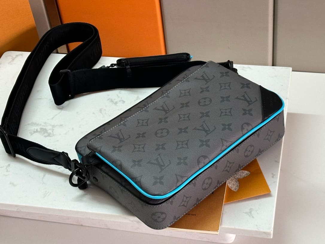 Louis Vuitton M11648 Trio Messenger