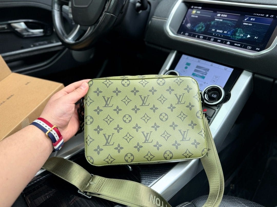 Louis Vuitton M23783 Trio Messenger