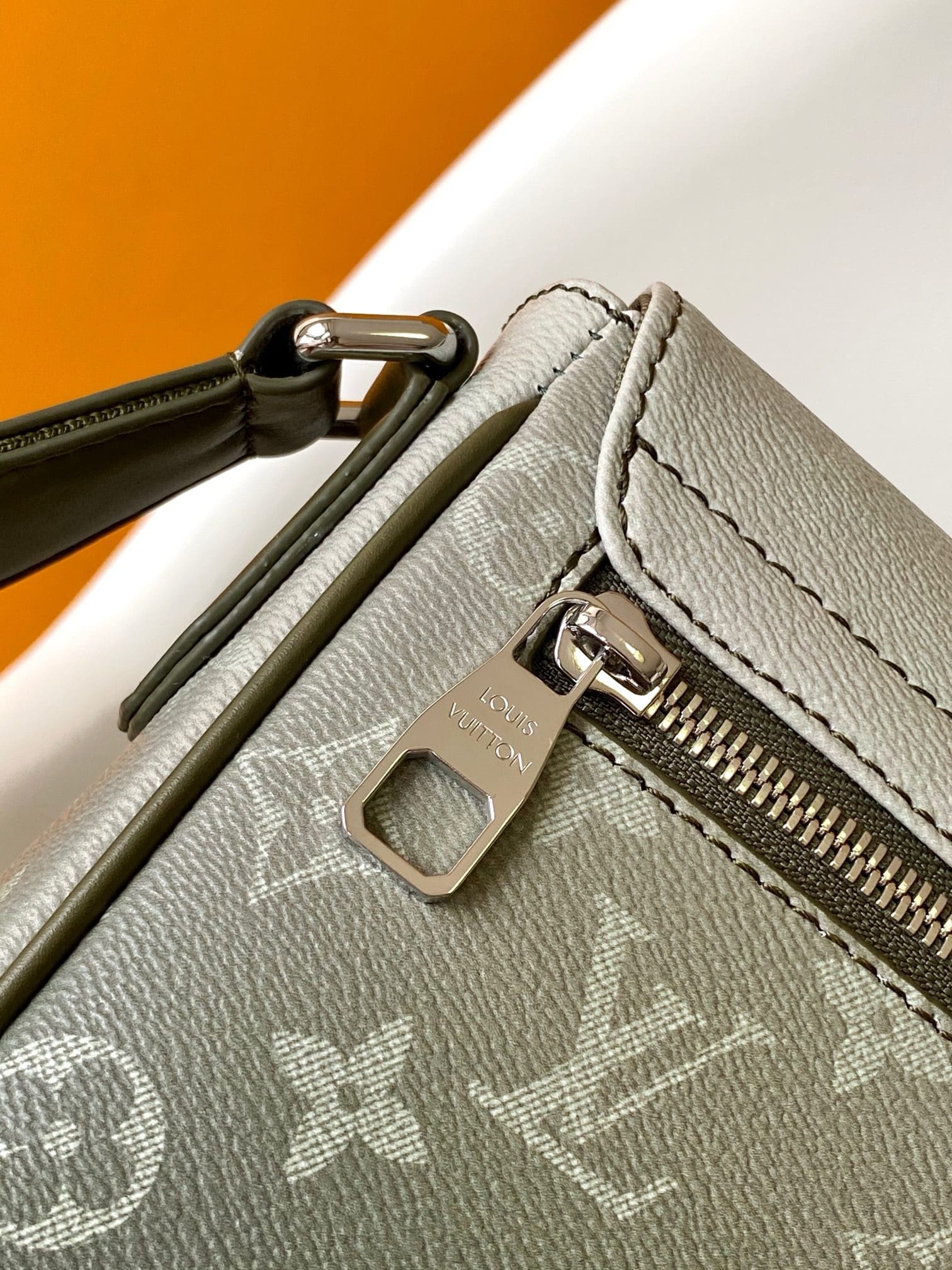 Louis Vuitton M11593 District PM