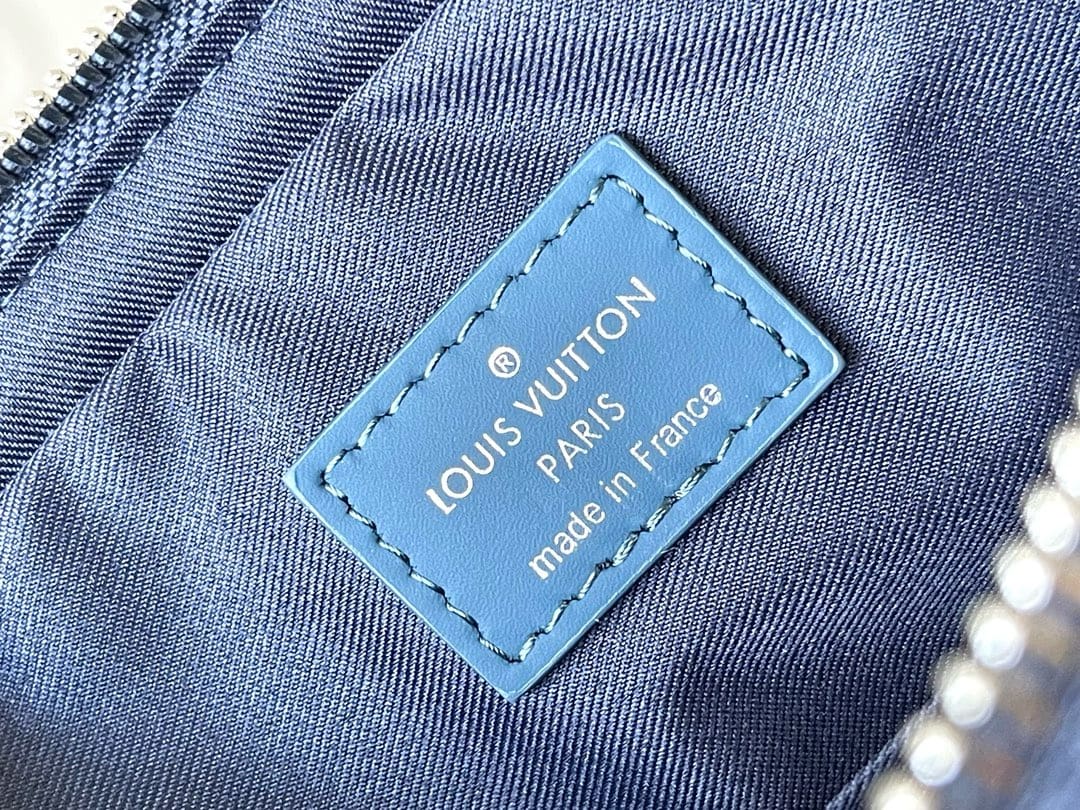 Louis Vuitton M11592 Trio Messenger