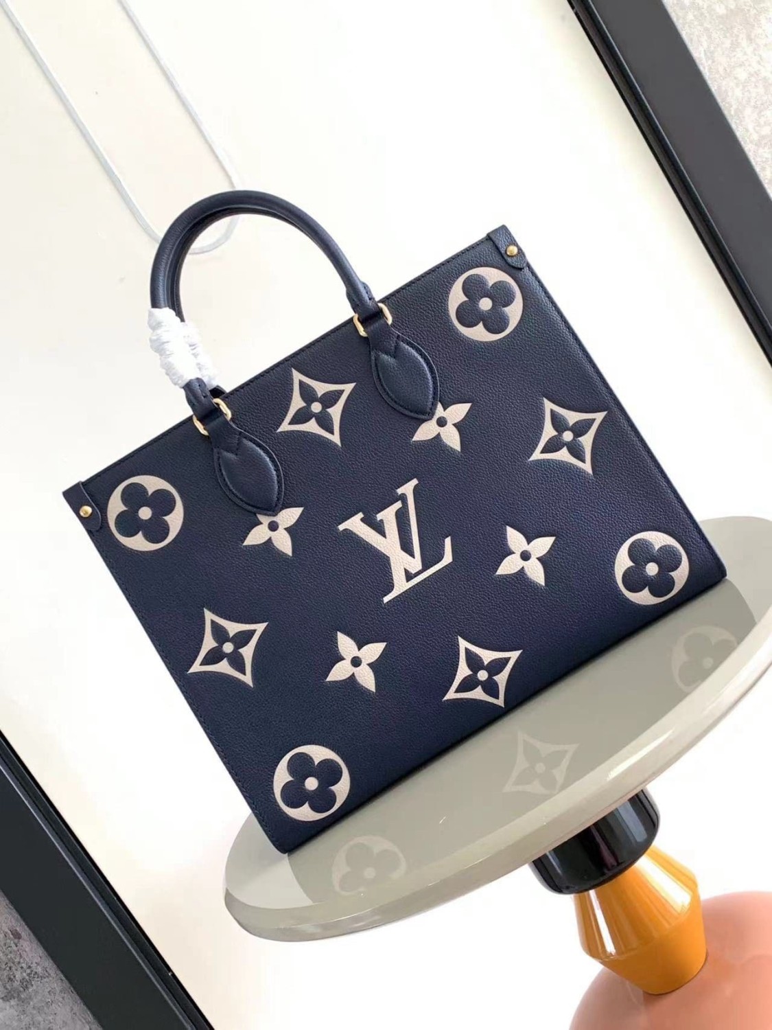 Louis Vuitton M47084 OnTheGo MM