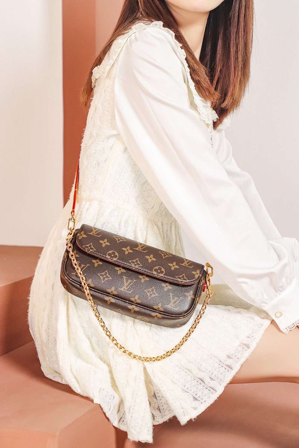 LOUIS VUITTON Wallet on Chain Ivy Monogram M81911