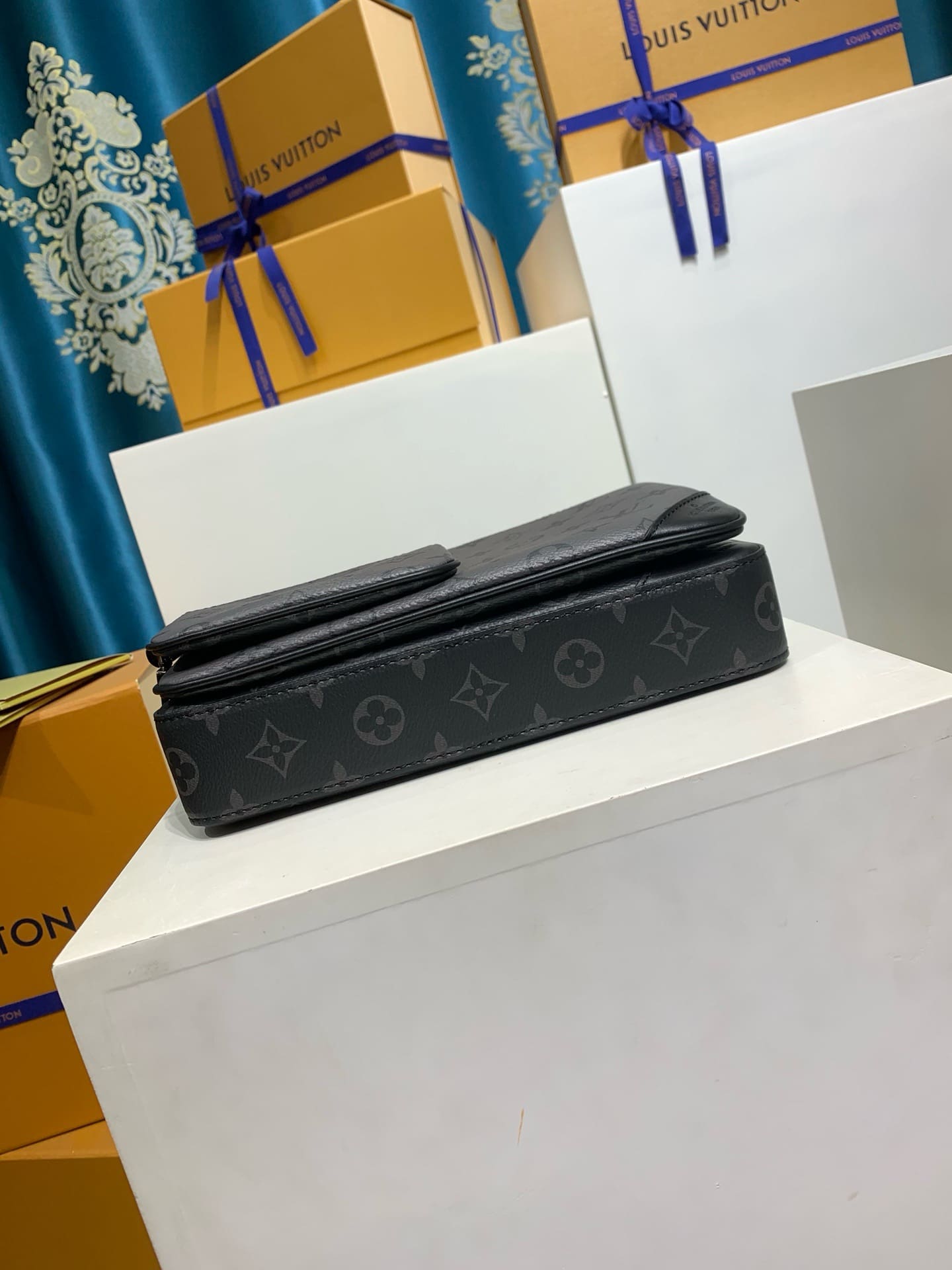 Louis Vuitton M69443 Trio Messenger