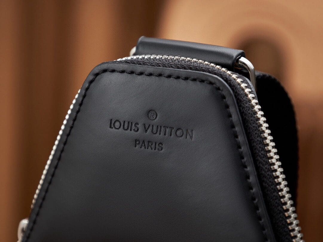 Louis Vuitton M46327 Avenue Slingbag NM