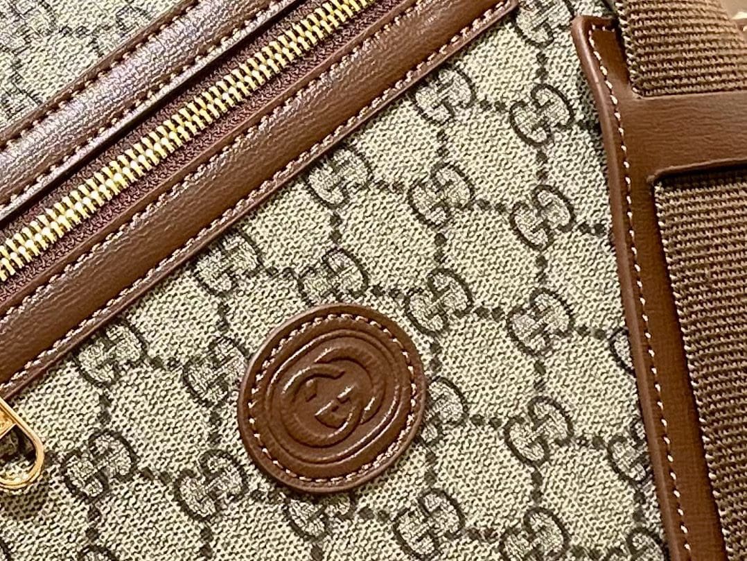 GUCCI SUPREME MESSENGER BAG