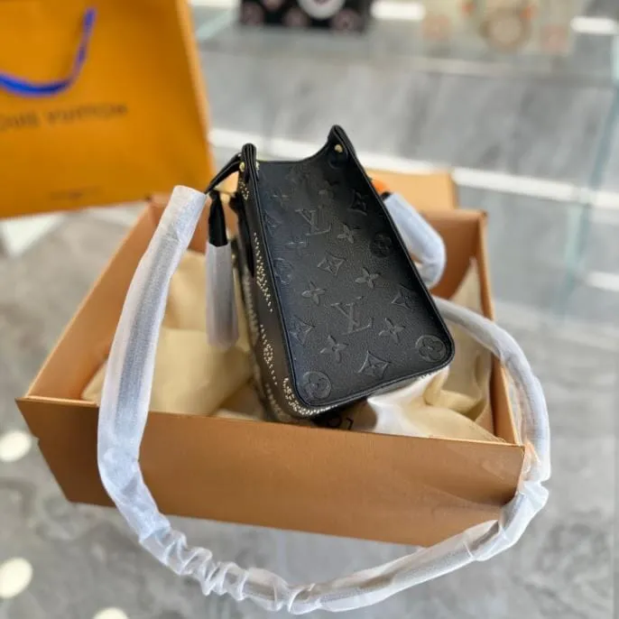 LOUIS VUITTON ONTHEGO PM BLACK