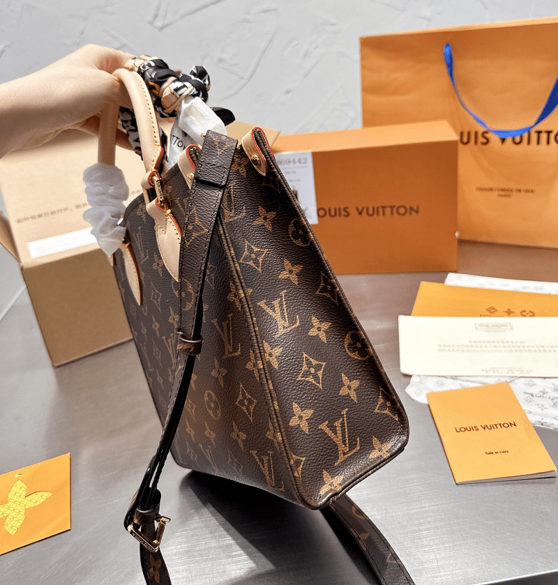 LOUIS VUITTON Sac Plat BB