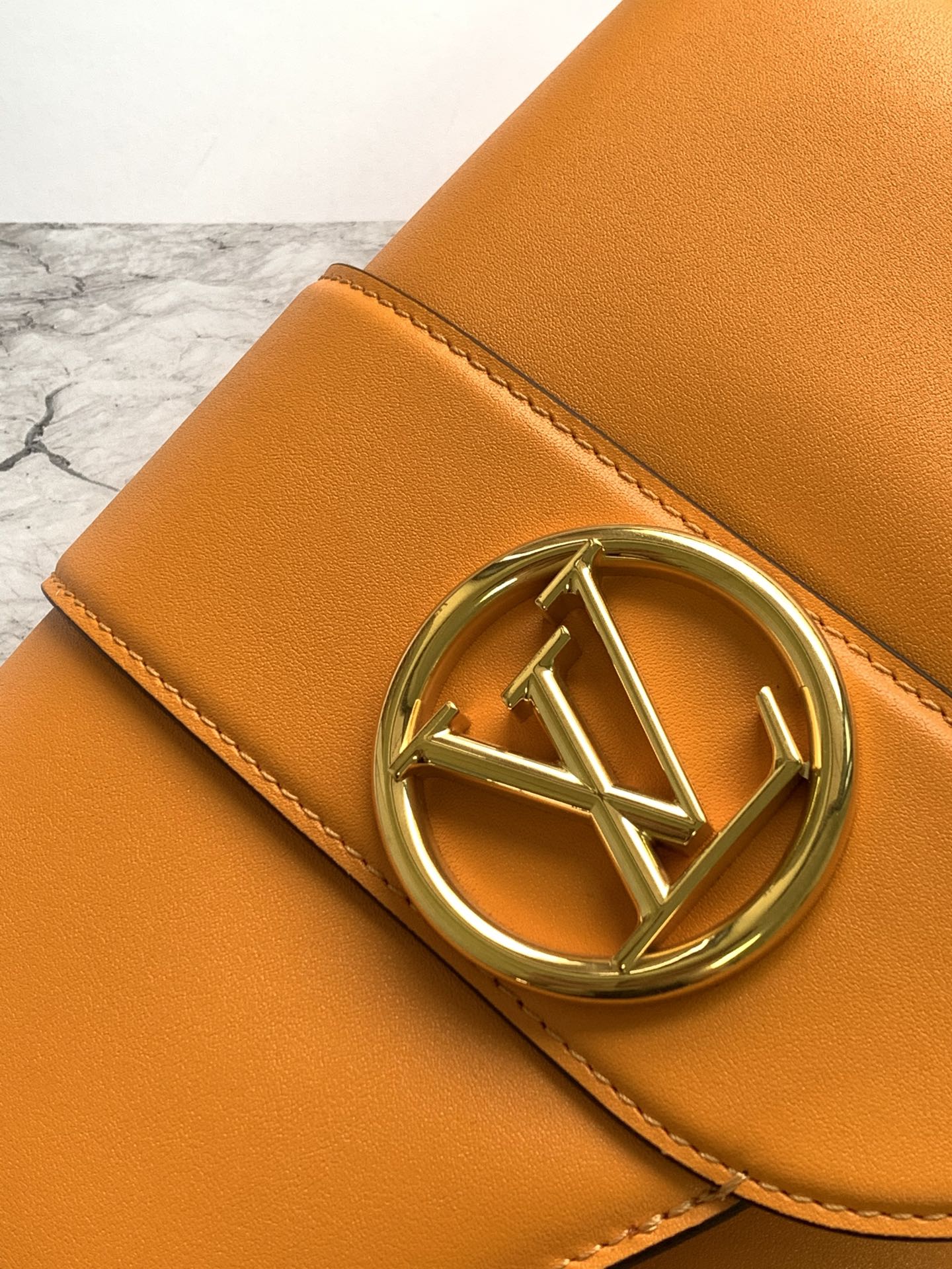 Louis Vuitton M55946 Lv Pont 9