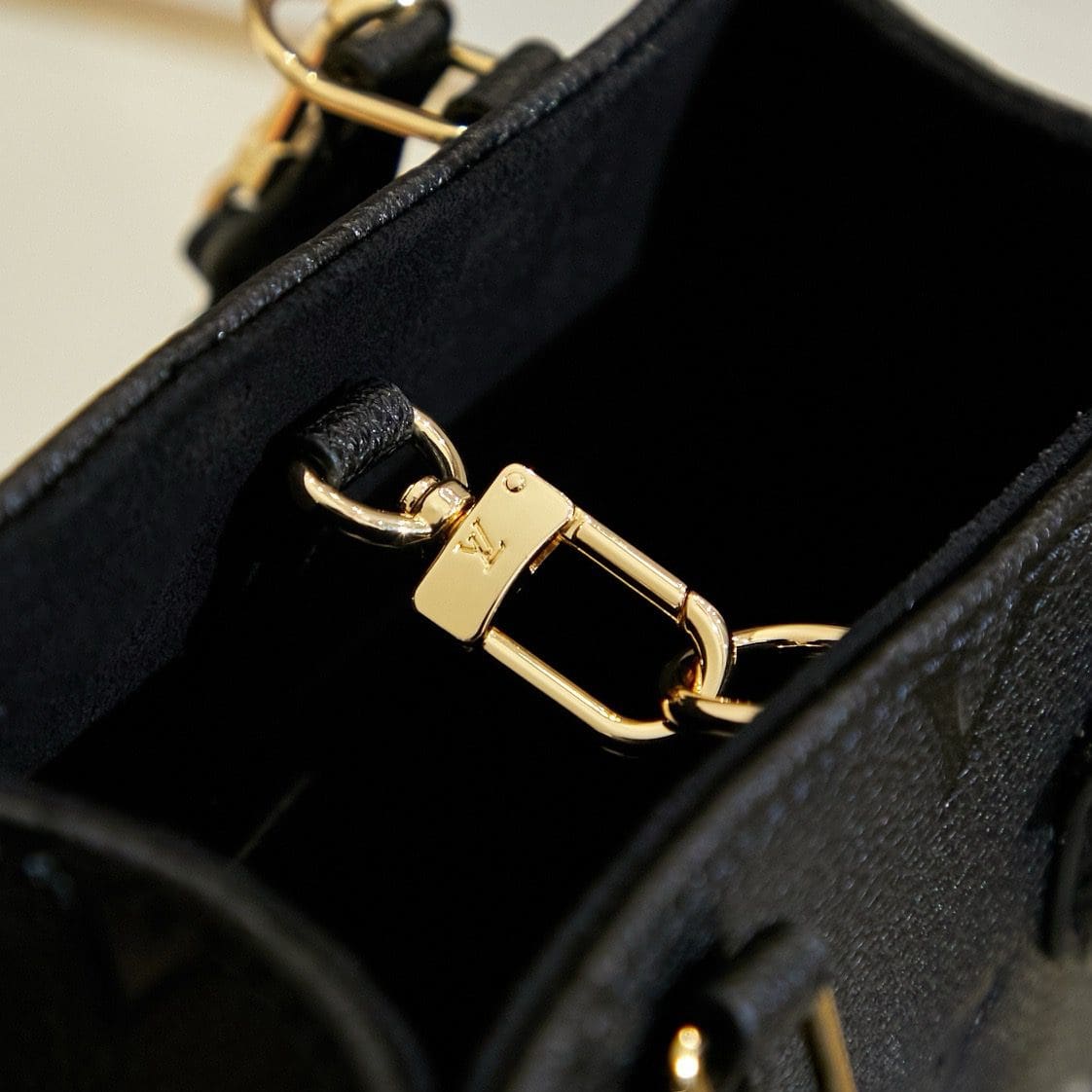 Louis Vuitton M46993 OnTheGo BB