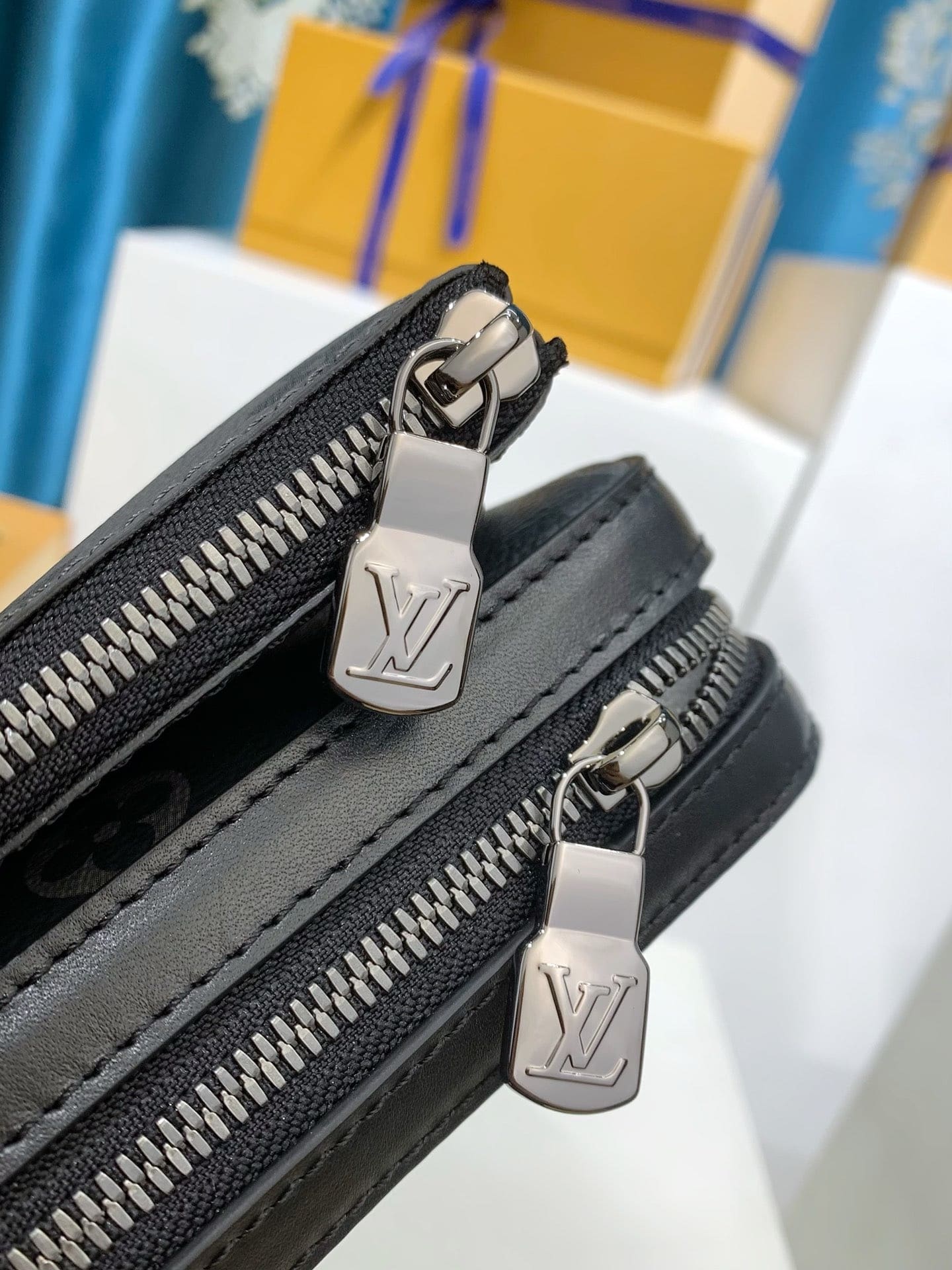 Louis Vuitton M69443 Trio Messenger