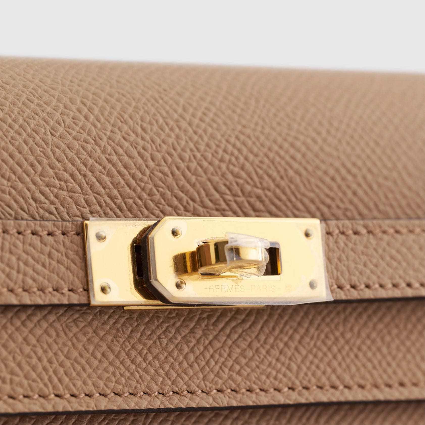 HERMES Kelly To Go Epsom Biscuit/Mauve Sylvester Gold Hardware