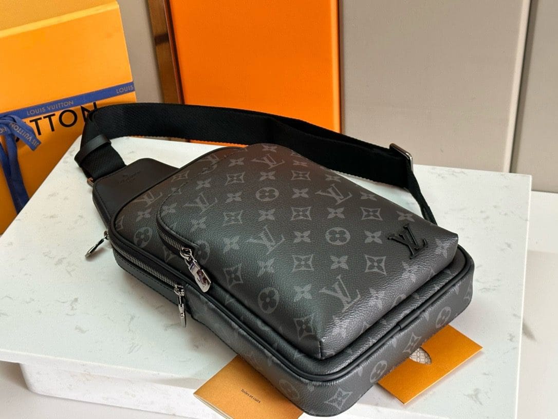 Louis Vuitton M47137 Avenue Slingbag