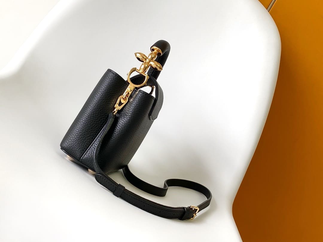 Louis Vuitton M23943 Capucines Mini