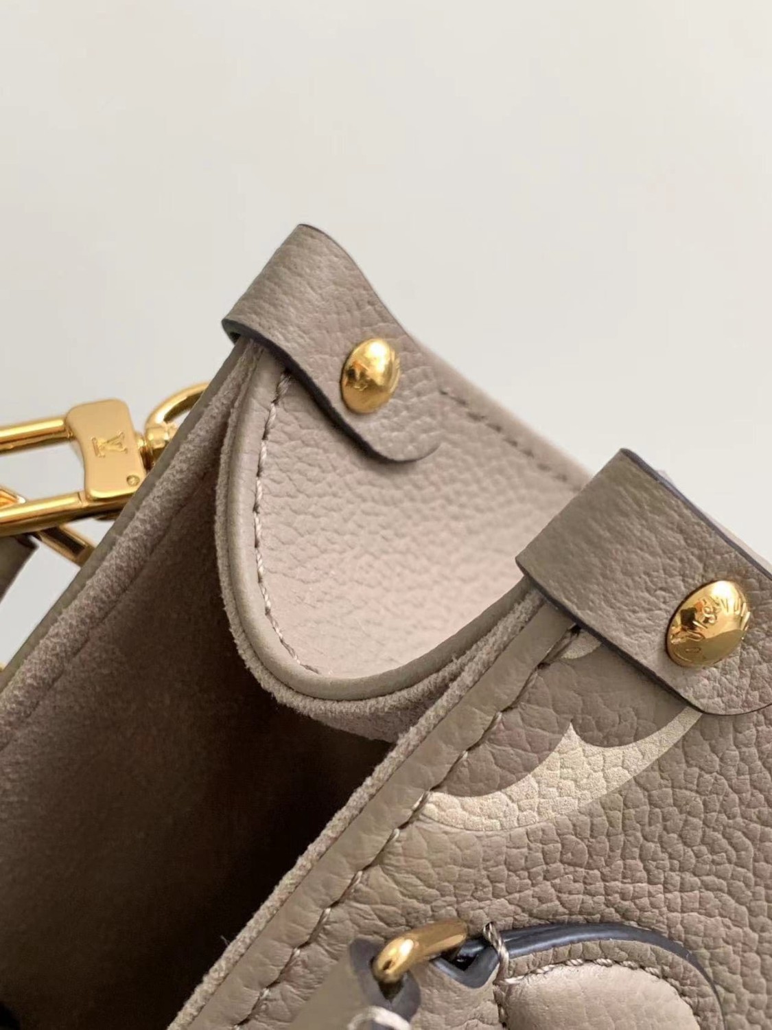 Louis Vuitton M47054 OnTheGo BB