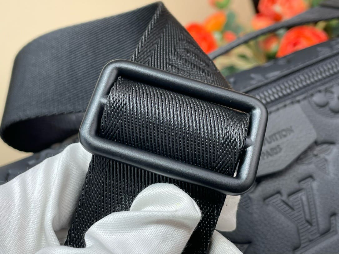 Louis Vuitton M14874 Pulse Messenger