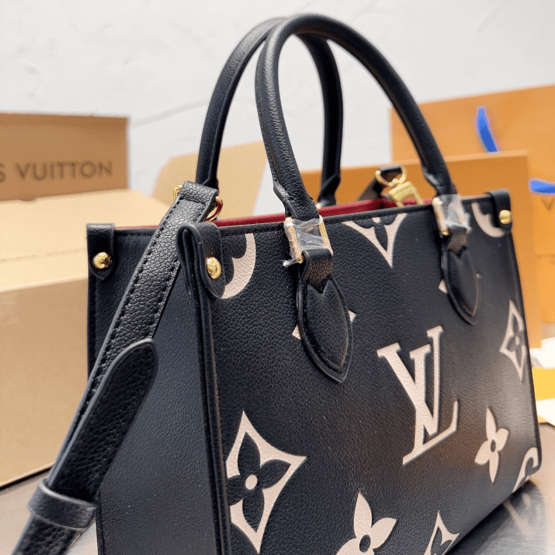 LOUIS VUITTON Onthego PM