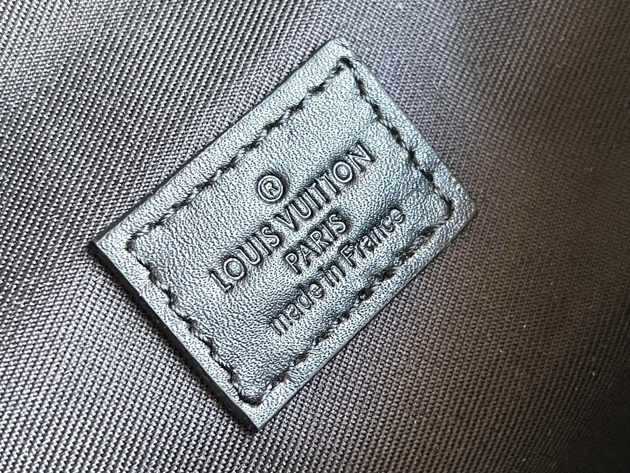 Louis Vuitton M46036 Discovery Bumbag PM