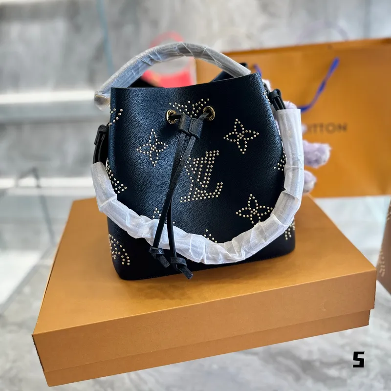 LOUIS VUITTON NÉONOÉ BB BLACK