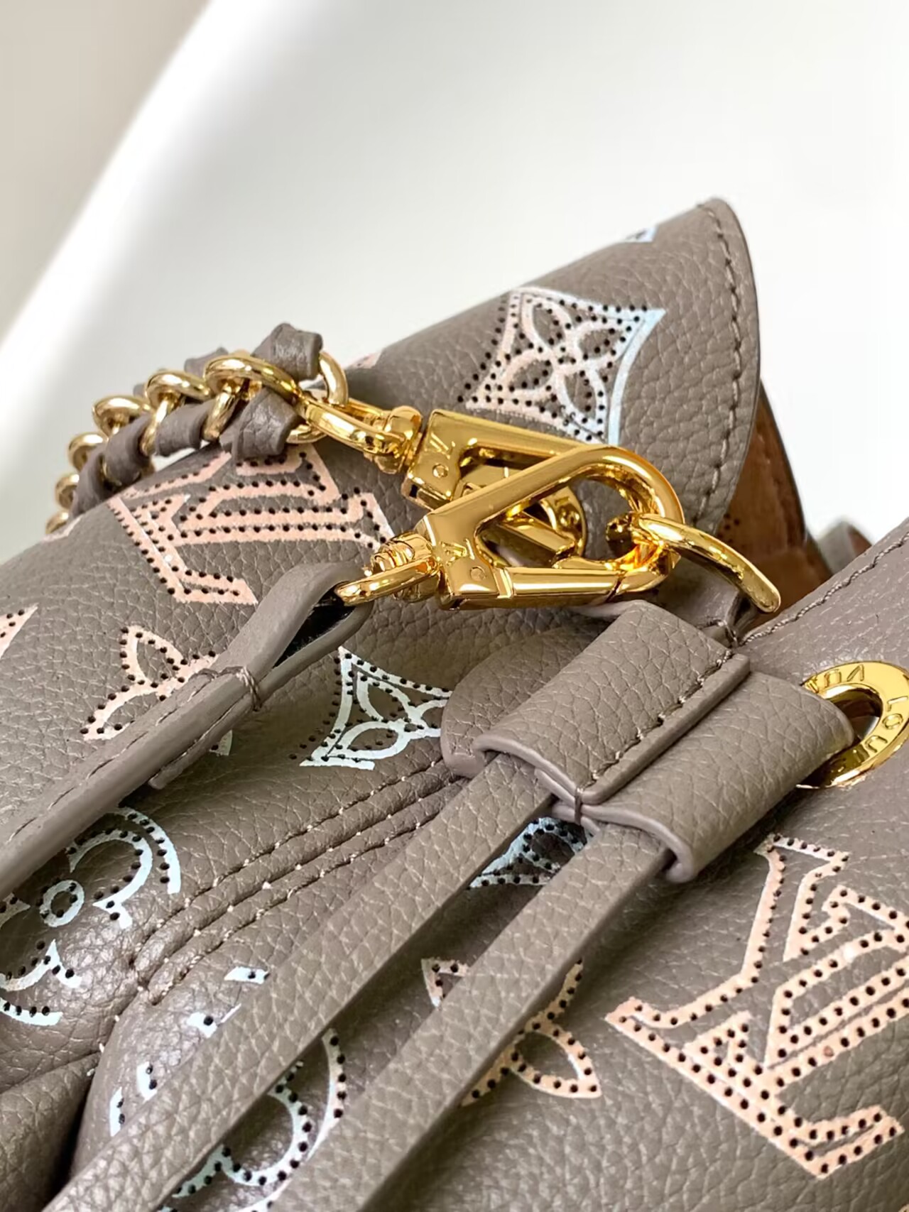 LOUIS VUITTON M23388 FLIGHT MODE BELLA