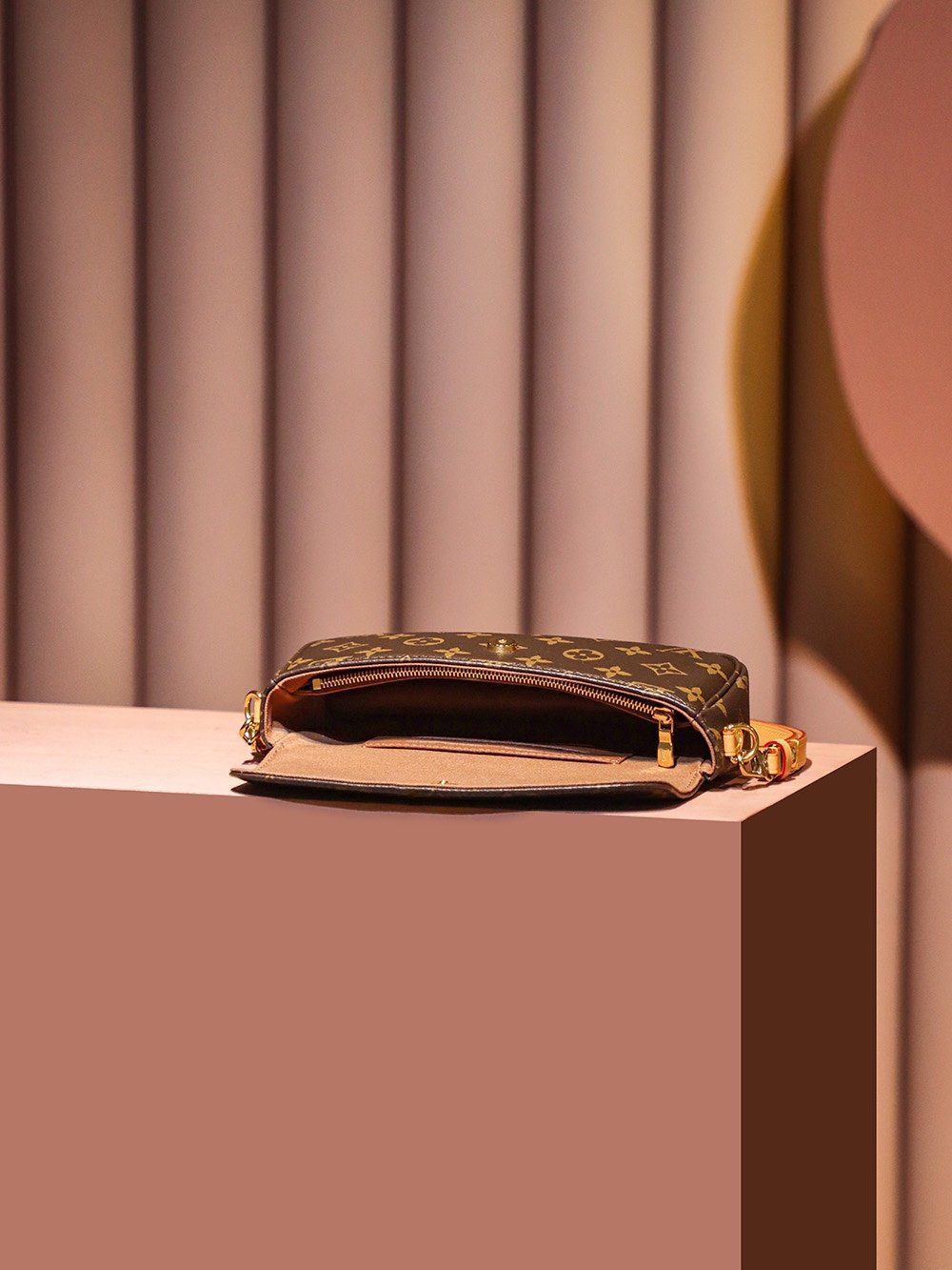 LOUIS VUITTON Wallet on Chain Ivy Monogram M81911