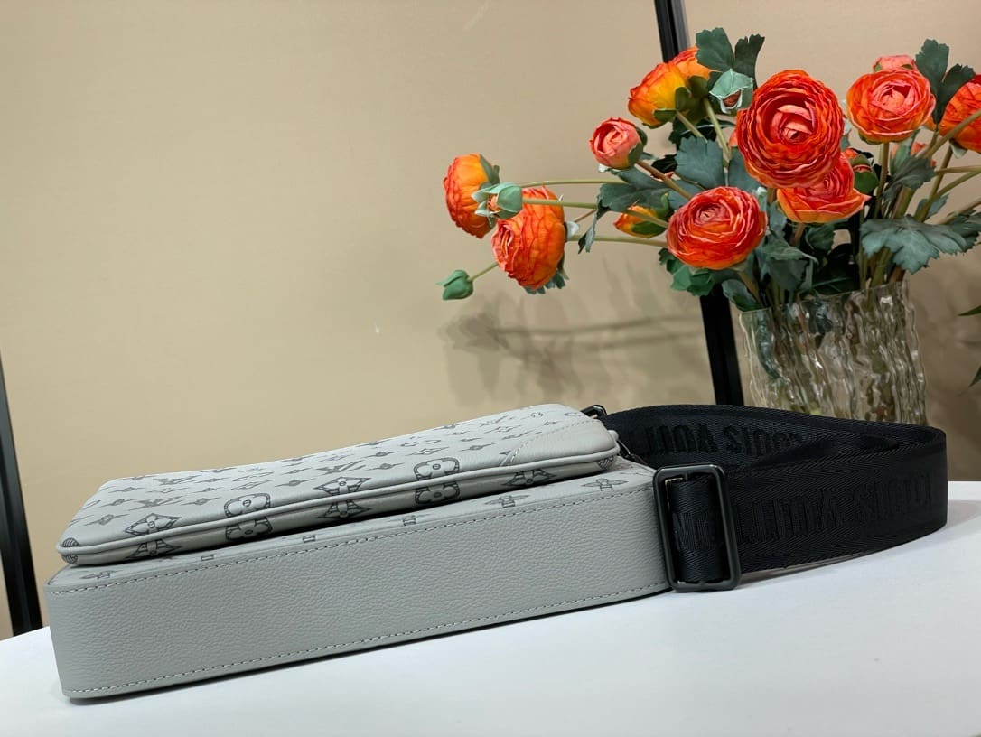 Louis Vuitton M46603 Trio Messenger