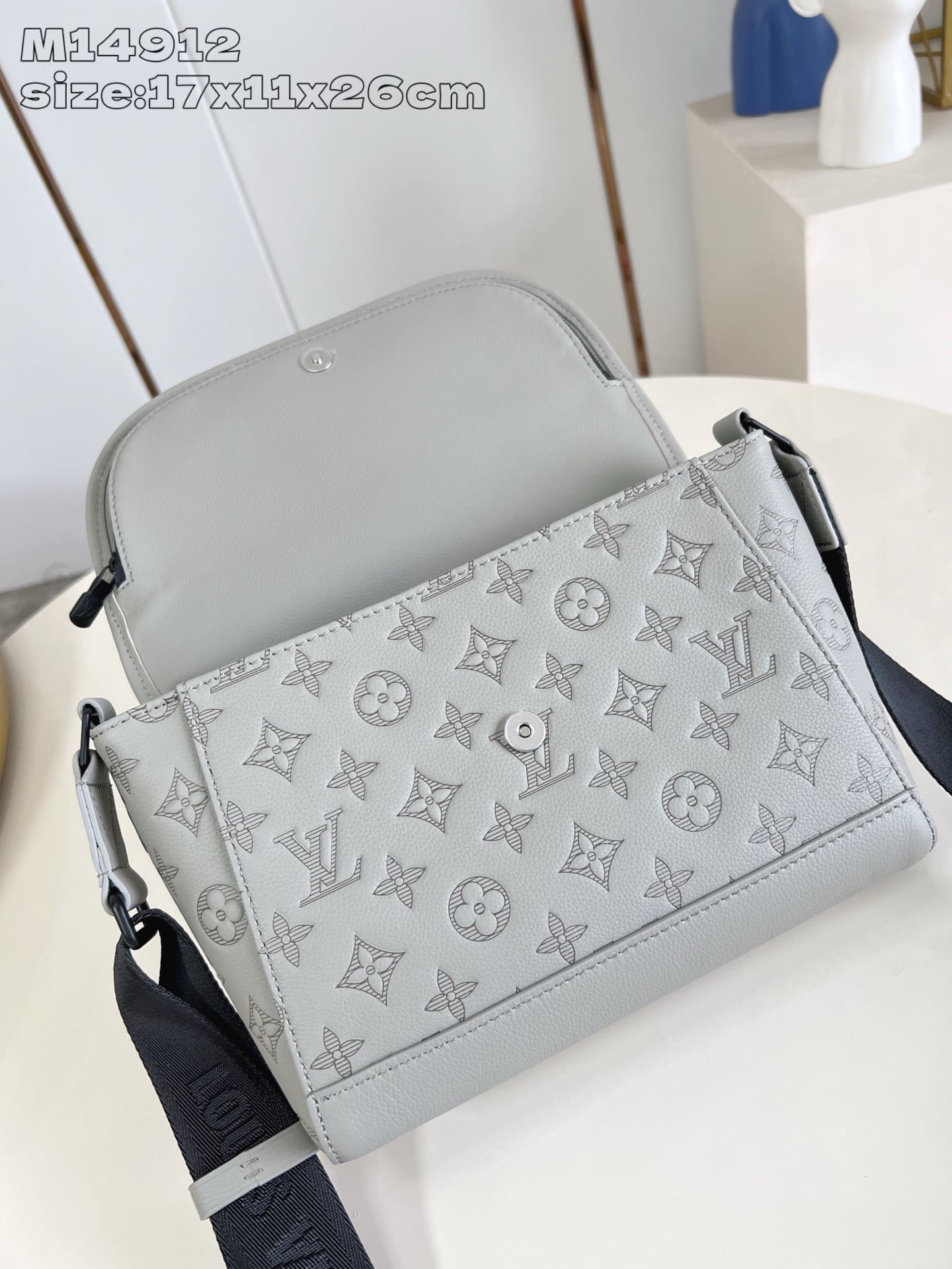 Louis Vuitton M14912 Pulse Messenger