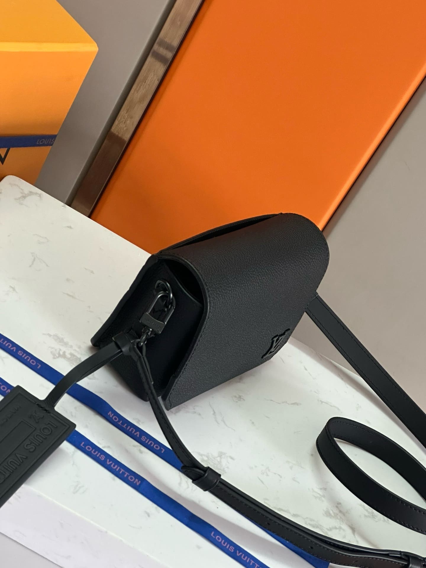 Louis Vuitton M82085 Fastline Wearable Wallet