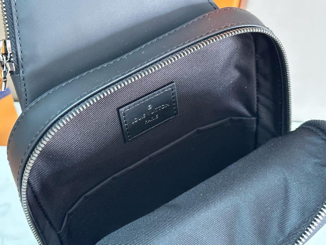 Louis Vuitton M47137 Avenue Slingbag