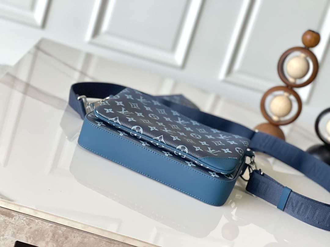 Louis Vuitton M11592 Trio Messenger