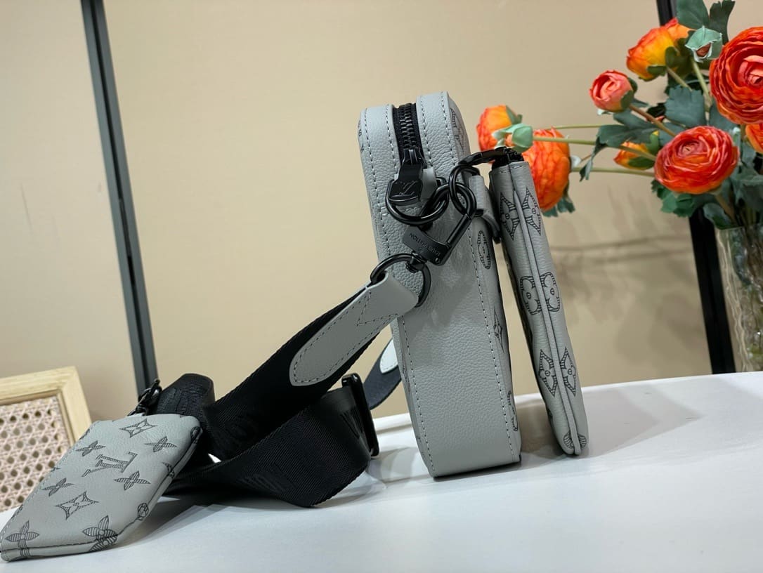 Louis Vuitton M46603 Trio Messenger